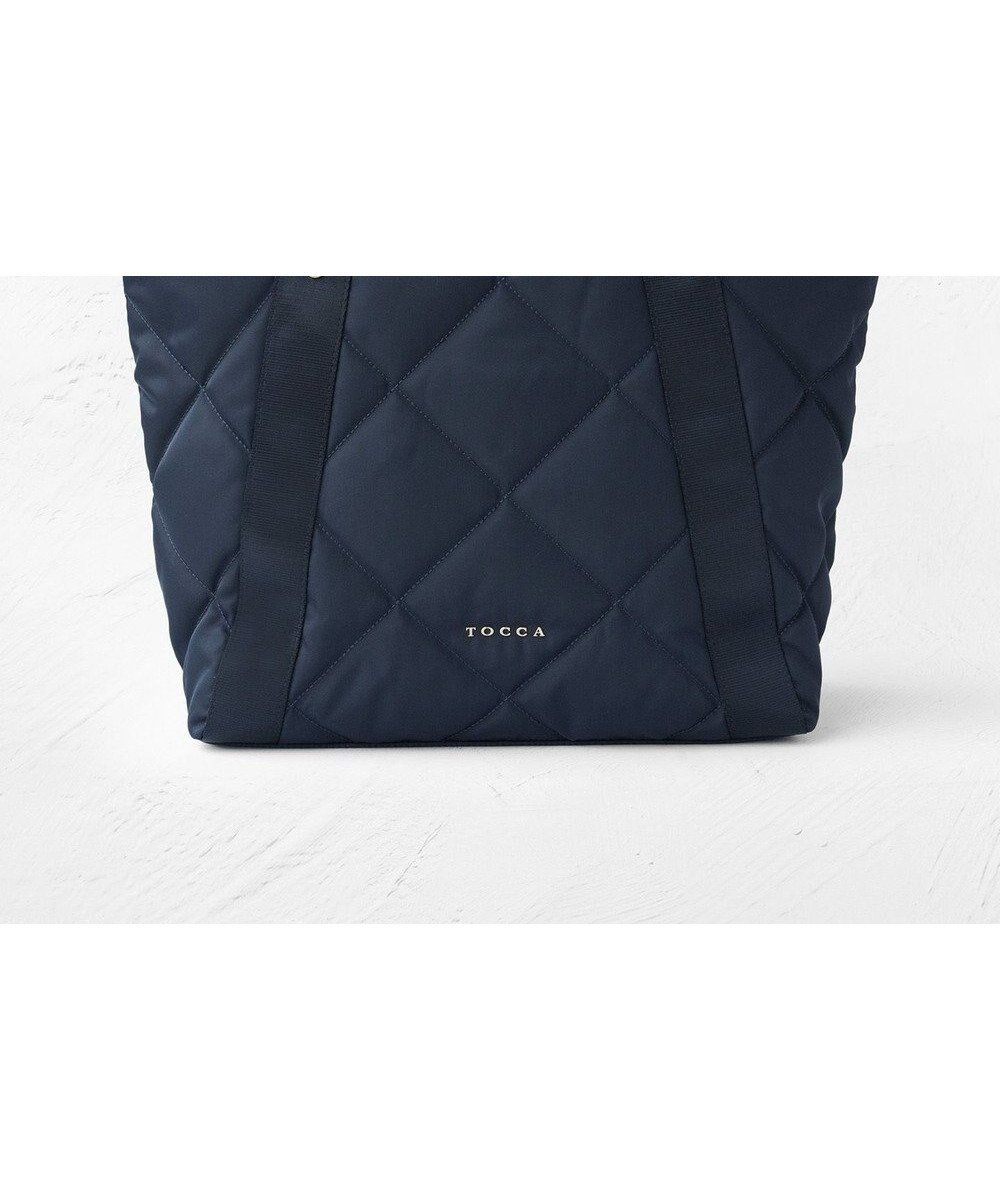 【トッカ/TOCCA】の【撥水・A4サイズ対応】TRACE PAVE QUILTOTE キルトバッグ インテリア・キッズ・メンズ・レディースファッション・服の通販 founy(ファニー) 　ファッション　Fashion　レディースファッション　Fashion for Women　バッグ　Bags　キルト　Quilt, Quilted Fabric　財布　Wallet, Purse　フロント　Front, Front Design　ポケット　Pocket, Pocket Detail　メタル　Metal, Metal Parts　モダン　Modern, Contemporary　A/W・秋冬　Autumn/Winter　冬　Winter / This Winter　新作・新入荷　New Arrivals / New In　ビジネス 仕事 通勤　Business / Work / Commuting　ネイビー系|ID: prp329100004593638 ipo3291000000032619226