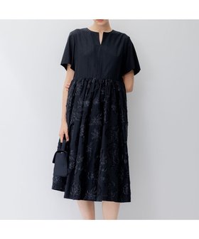 【23区/NIJYUSANKU】 【APPLAUDIR】ジャカードコンビ ドレス人気、トレンドファッション・服の通販 founy(ファニー) ファッション Fashion レディースファッション Ladies' Fashion Online ワンピース Dress ドレス Party Dresses 2023年 2023 2023-2024秋冬・A/W Aw/Autumn/Winter//Fw/Fall-Winter/2023-2024 コンビ Combination ジャカード Jacquard テクスチャー Texture ドレス Dress パーティ Party フラワー Flower フリンジ Fringe エレガント 上品 Elegant 無地 Plain Color A/W・秋冬 Aw・Autumn/Winter・Fw・Fall-Winter 結婚式 Wedding Ceremony |ID:prp329100004595205