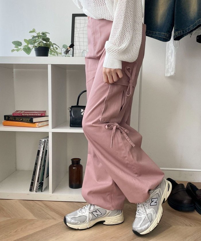 【ウィゴー/WEGO】のサイドリボンカーゴパンツ インテリア・キッズ・メンズ・レディースファッション・服の通販 founy(ファニー) https://founy.com/ ファッション Fashion レディースファッション Ladies' Fashion Online パンツ Pants 春 Spring 秋 Autumn/Fall カットソー Cut And Sew カーゴパンツ Cargo Pants サンダル Sandals ショート Short シンプル Simple スニーカー Sneakers スマホ Smartphone トレンド Trend ドローコード Draw Cord ポケット Pocket リボン Ribbon 冬 Winter A/W・秋冬 Aw・Autumn/Winter・Fw・Fall-Winter NEW・新作・新着・新入荷 New Arrivals おすすめ Recommend 夏 Summer |ID: prp329100004595821 ipo3291000000032657142