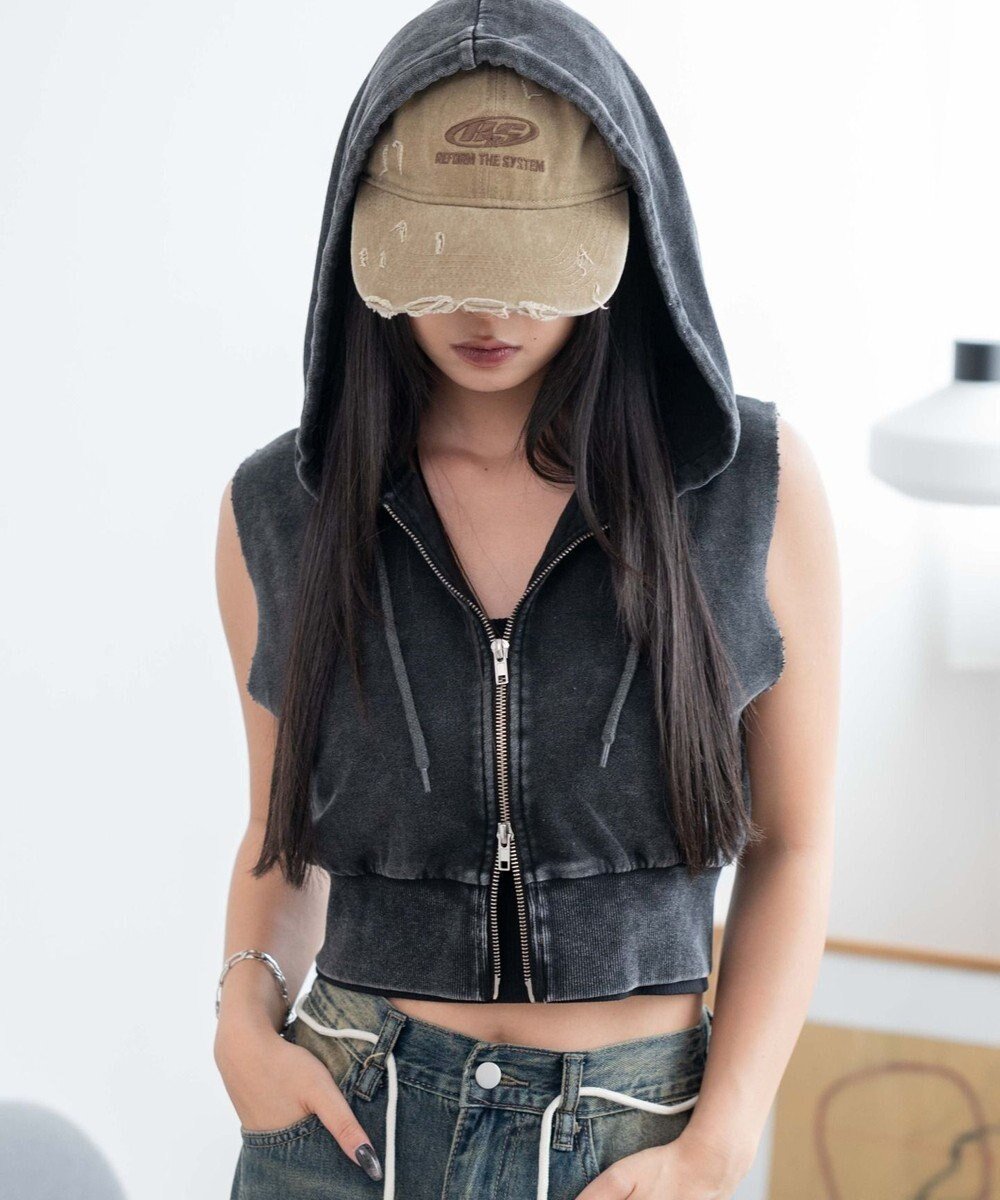 【ウィゴー/WEGO】のノースリーブジップパーカー インテリア・キッズ・メンズ・レディースファッション・服の通販 founy(ファニー) 　ファッション　Fashion　レディースファッション　Fashion for Women　トップス・カットソー　Cut & Sew Tops　キャミソール&ノースリーブ　Camisoles & Sleeveless Tops　レディースパーカー・カジュアルフーディー　Casual Hoodies & Sweatshirts　新作・新入荷　New Arrivals / New In　おすすめ　Recommended / Our Picks　インナー　Innerwear　キャスケット　Casquette, Newsboy Cap　キャミ　Camisole, Cami Top　シンプル　Simple, Minimal　スマホ　Smartphone, Mobile Device　セットアップ　Set-Up, Coordinated Outfit　タンク　Tank Top, Sleeveless Top　トレンド　Trend, Trending Now　ノースリーブ　Sleeveless, No-Sleeve　パーカー　Hoodie, Parka　半袖　Short Sleeve, Half Sleeve　夏　Summer　春　Spring　S/S・春夏　SS, Spring/Summer, Warm Season　スミクロ|ID: prp329100004595824 ipo3291000000032657153