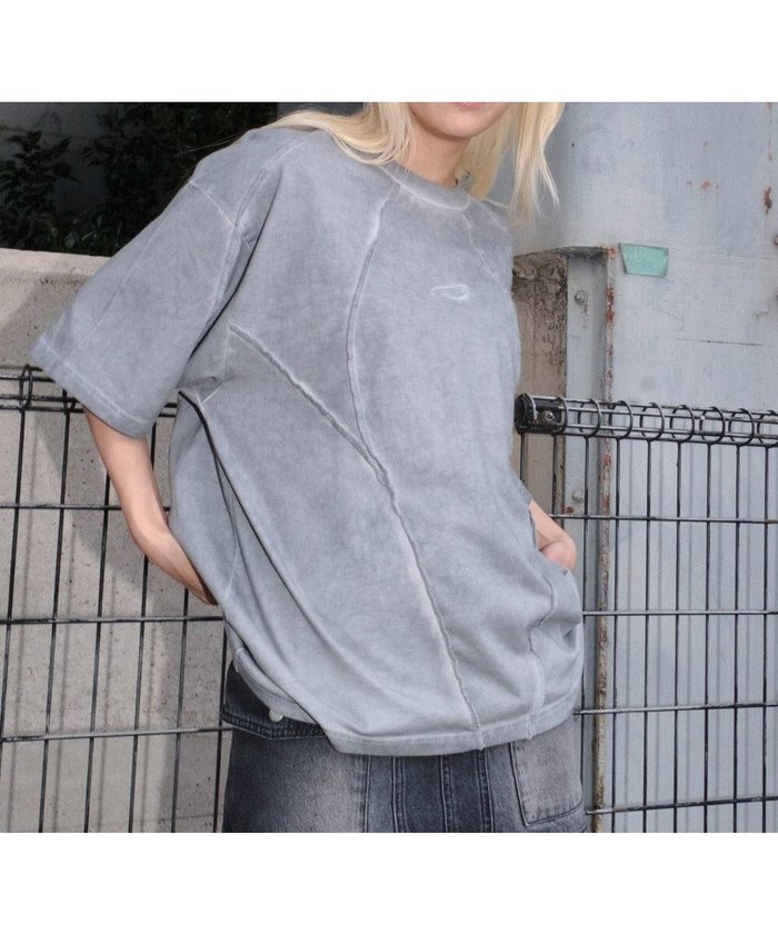 【ウィゴー/WEGO】の【ユニセックス着用ITEM/MLサイズ展開】コールドダイスウィッチングロゴT(SS) インテリア・キッズ・メンズ・レディースファッション・服の通販 founy(ファニー) https://founy.com/ ファッション Fashion レディースファッション Fashion for Women トップス・カットソー Cut & Sew Tops シャツ・ブラウス・オフィスカジュアル Elegant Blouses & Button-Ups ロングTシャツ・Tシャツ Longline T-Shirts & Tees カットソー・ベーシックTシャツ Cut-and-Sewn Tops / Stretch Tees & Basics 春 Spring カットソー Cut and Sewn Top スマホ Smartphone, Mobile Device ダメージ Distressed, Destroyed トレンド Trend, Trending Now ビッグ Big, Oversized フロント Front, Front Design プリーツ Pleats, Pleated 半袖 Short Sleeve, Half Sleeve ワンポイント One Point, Statement Accent S/S・春夏 SS, Spring/Summer, Warm Season おすすめ Recommended / Our Picks 夏 Summer |ID: prp329100004596228 ipo3291000000032662321