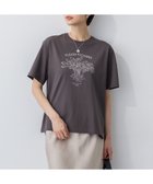 【23区/NIJYUSANKU】の【洗える】JANE PACKERコラボ フラワー刺繍 Tシャツ グレー系|ID:prp329100004596271
