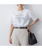 【23区/NIJYUSANKU】の【洗える】JANE PACKERコラボ フラワー刺繍 Tシャツ ホワイト系|ID:prp329100004596271