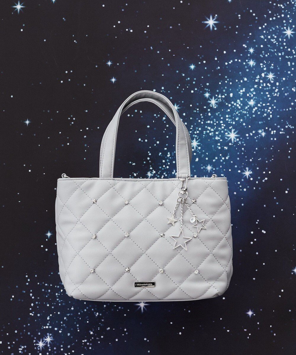 【メゾンドフルール/Maison de FLEUR】のスターチャーム付き2Wayトートバッグ インテリア・キッズ・メンズ・レディースファッション・服の通販 founy(ファニー) ファッション Fashion レディースファッション Fashion for Women バッグ Bags キルティング Quilted, Quilting コンパクト Compact, Small Size チャーム Charm, Pendant ビジュー Bijou, Jewel-like Accent ポケット Pocket, Pocket Detail モチーフ Motif, Design Theme Grayish Blue|ID: prp329100004597089 ipo3291000000033655607