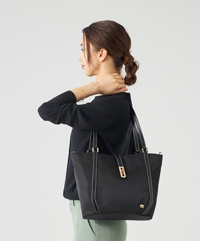 【ラ バガジェリー/LA BAGAGERIE】のひねり金具付きエレガンストート Mサイズ インテリア・キッズ・メンズ・レディースファッション・服の通販 founy(ファニー) https://founy.com/ ファッション Fashion レディースファッション Fashion for Women バッグ Bags ショルダー Shoulder, Shoulder Strap スマート Smart, Elegant フォルム Silhouette, Form ポケット Pocket, Pocket Detail エレガント 上品 Elegant |ID: prp329100004597529 ipo3291000000033617686