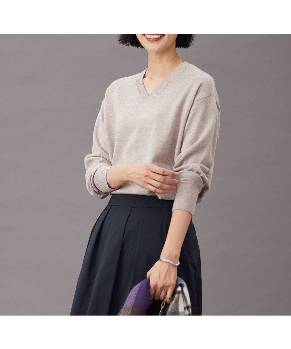 【ジェイ プレス/J.PRESS】の【洗える】EASY WOOL Vネック ニット インテリア・キッズ・メンズ・レディースファッション・服の通販 founy(ファニー) 　ファッション　Fashion　レディースファッション　Ladies' Fashion Online　トップス・カットソー　Tops/Tshirt　ニット　Knit Tops　Vネック　V-Neck　アクセサリー　Accessories　洗える　Washable　シンプル　Simple　スリット　Slit　セーター　Sweater　ベーシック　Basic　ラウンド　Round　ロング　Long　A/W・秋冬　Aw・Autumn/Winter・Fw・Fall-Winter　おすすめ　Recommend　エレガント 上品　Elegant　ベージュ系|ID: prp329100004597616 ipo3291000000032677332
