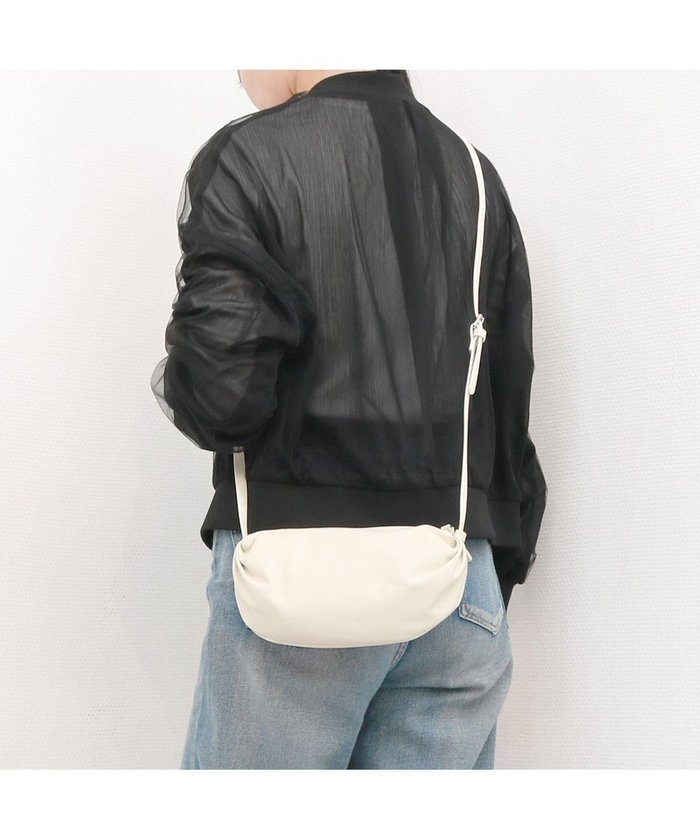 【アンビリオン/UNBILLION】のカシュカシュ cachecache / ギョウザ型ミニショルダー インテリア・キッズ・メンズ・レディースファッション・服の通販 founy(ファニー) https://founy.com/ ファッション Fashion レディースファッション Ladies' Fashion Online 5月号 May Issue カラフル Colorful ショルダー Shoulder 財布 Wallet 雑誌 Magazine ハンド Hand フォルム Form ポシェット Pochette ポーチ Pouch ミックス Mix モチーフ Motif 再入荷 Restock/Back In Stock/Re Arrival |ID: prp329100004597798 ipo3291000000032679611
