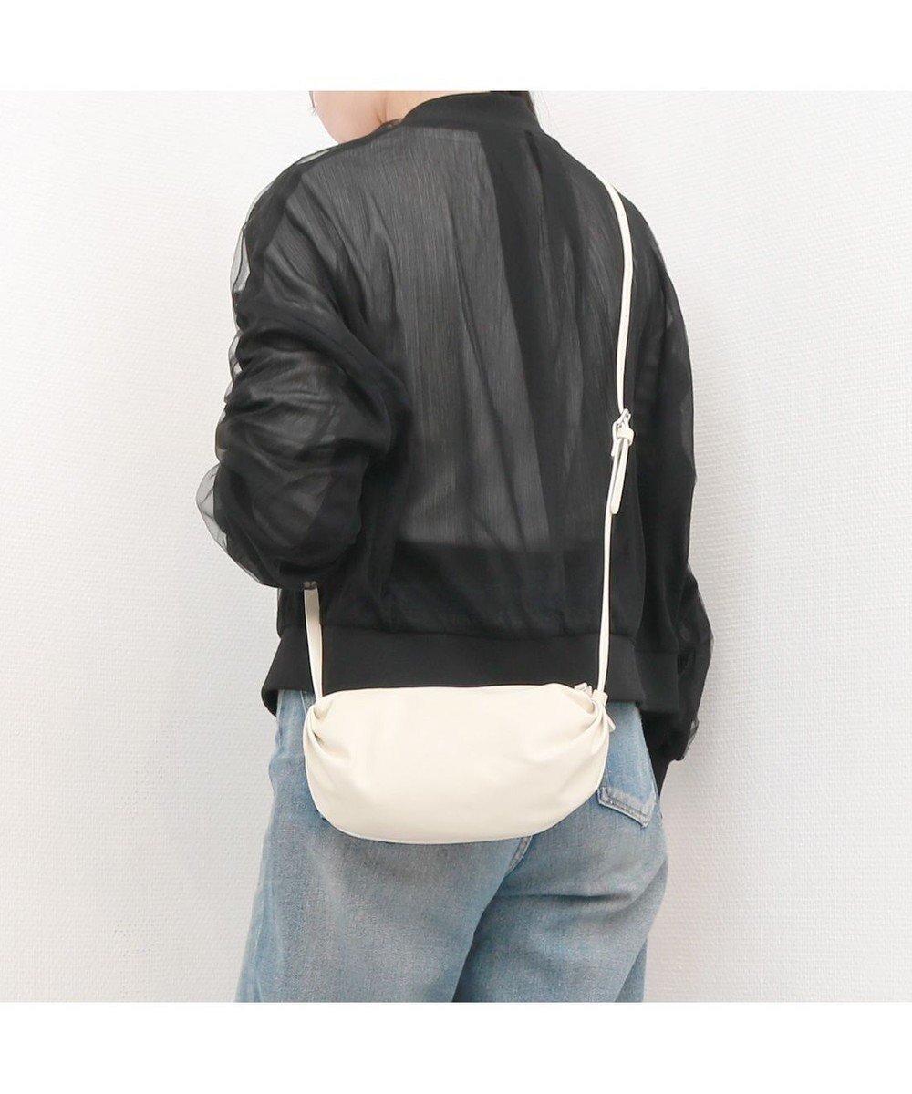 【アンビリオン/UNBILLION】のカシュカシュ cachecache / ギョウザ型ミニショルダー インテリア・キッズ・メンズ・レディースファッション・服の通販 founy(ファニー) 　ファッション　Fashion　レディースファッション　Ladies' Fashion Online　5月号　May Issue　カラフル　Colorful　ショルダー　Shoulder　財布　Wallet　雑誌　Magazine　ハンド　Hand　フォルム　Form　ポシェット　Pochette　ポーチ　Pouch　ミックス　Mix　モチーフ　Motif　再入荷　Restock/Back In Stock/Re Arrival　アイボリー|ID: prp329100004597798 ipo3291000000032679611