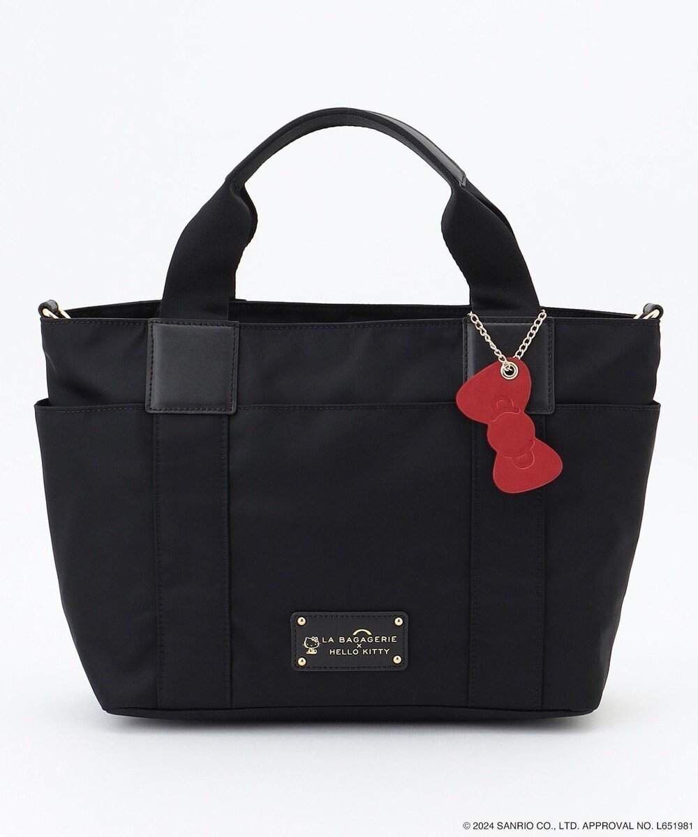 【ラ バガジェリー/LA BAGAGERIE】の【LA BAGAGERIE×HELLO KITTY】リボンチャーム付き デイリートート Sサイズ インテリア・キッズ・メンズ・レディースファッション・服の通販 founy(ファニー) 　ファッション　Fashion　レディースファッション　Fashion for Women　バッグ　Bags　シンプル　Simple, Minimal　スマート　Smart, Elegant　チャーム　Charm, Pendant　ハンカチ　Handkerchief, Hanky　ポケット　Pocket, Pocket Detail　マグネット　Magnet, Magnetic Closure　リップ　Lip, Lip Motif　リボン　Ribbon, Bow　ブラック|ID: prp329100004598464 ipo3291000000032686098