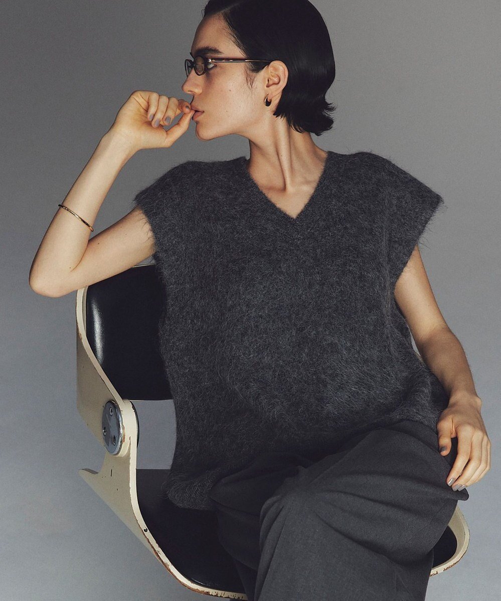【アンクレイヴ/uncrave】のアルパカファーニット Vネックベスト インテリア・キッズ・メンズ・レディースファッション・服の通販 founy(ファニー) ファッション Fashion レディースファッション Fashion for Women アウター Coat / Outerwear Collection トップス・カットソー Cut & Sew Tops ニット Knit Tops & Sweaters ベスト&ジレ / 重ね着スタイル Vests & Gilets Vネックトップス V-Neck Tops / V-Cut Neckline Shirts インナー Innerwear 畦 Ribbed Knit 今季 This Season, Current Season ストレッチ Stretch, Stretchy Fabric スリーブ Sleeve, Long Sleeve / Short Sleeve セーター Sweater, Knitwear なめらか Smooth, Silky Texture フレンチ French, French Style ベスト Vest, Waistcoat 半袖 Short Sleeve, Half Sleeve A/W・秋冬 Autumn/Winter チャコール|ID: prp329100004598660 ipo3291000000033651170