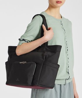 【ポール スミス/Paul Smith】のPS Paul Smith トラベル トートバッグ 人気、トレンドファッション・服の通販 founy(ファニー) ファッション Fashion レディースファッション Fashion for Women バッグ Bags シルバー Silver, Metallic Silver トラベル Travel, Travel Gear フェミニン Feminine, Girly フォルム Silhouette, Form プリント Print, Printed Pattern メタル Metal, Metal Parts ライニング Inner Lining, Inner Fabric, Lined |ID:prp329100004600492