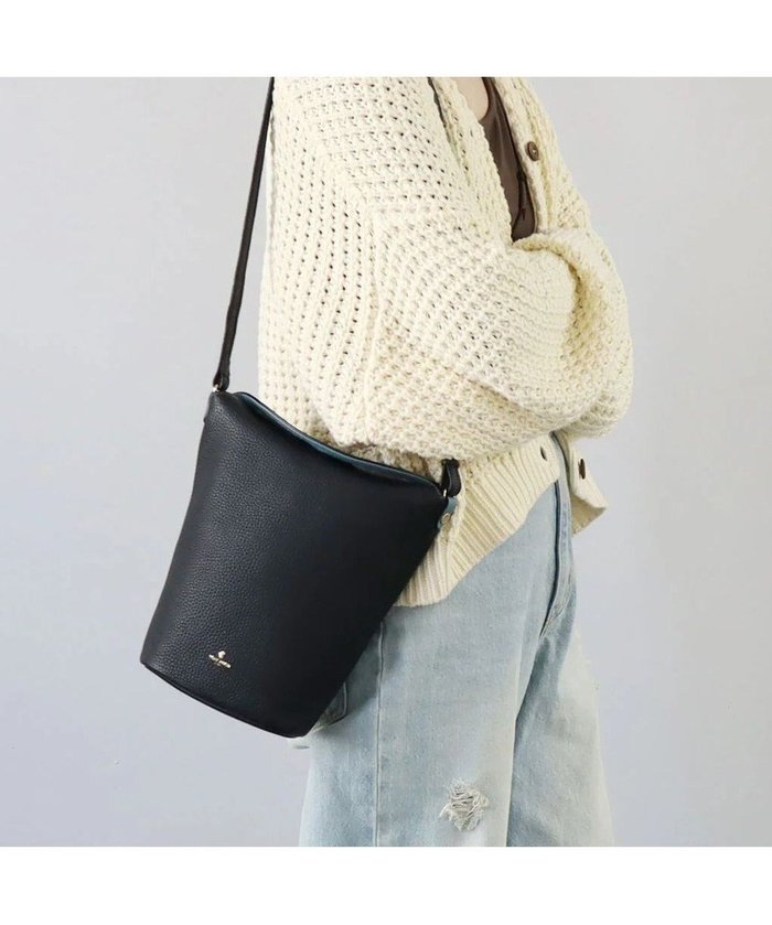 【ペレボルサ/PELLE BORSA】の縦型フラップショルダー Reinette レネット 4791 インテリア・キッズ・メンズ・レディースファッション・服の通販 founy(ファニー) https://founy.com/ ファッション Fashion レディースファッション Fashion for Women コンパクト Compact, Small Size ショルダー Shoulder, Shoulder Strap シンプル Simple, Minimal スマート Smart, Elegant 財布 Wallet, Purse フラップ Flap, Flap Pocket ポケット Pocket, Pocket Detail ループ Loop, Loop Knit 新作・新入荷 New Arrivals / New In おすすめ Recommended / Our Picks 日本製 Made In Japan |ID: prp329100004600728 ipo3291000000032710210