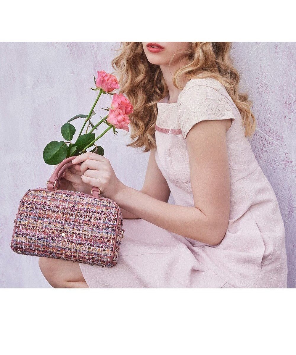 【トッカ/TOCCA】の【美人百花掲載】OREILLER BAG ミニボストンバッグ インテリア・キッズ・メンズ・レディースファッション・服の通販 founy(ファニー) 　雑誌掲載アイテム　Magazine Picks & Fashion Features　ファッション雑誌　Fashion Magazines　ビジンヒャッカ　美人百花　ファッション　Fashion　レディースファッション　Fashion for Women　バッグ　Bags　アクセサリー　Fashion Accessories　キルト　Quilt, Quilted Fabric　コンパクト　Compact, Small Size　ジップ　Zip, Zipper　スマホ　Smartphone, Mobile Device　財布　Wallet, Purse　雑誌　Magazine, Fashion Magazine　トレンド　Trend, Trending Now　フォルム　Silhouette, Form　ボストンバッグ　Boston Bag, Retro Bag　ポケット　Pocket, Pocket Detail　モダン　Modern, Contemporary　リボン　Ribbon, Bow　リュクス　Luxury, Elegant, High-End, Chic　A/W・秋冬　Autumn/Winter　冬　Winter / This Winter　ローズ系|ID: prp329100004602180 ipo3291000000033281368