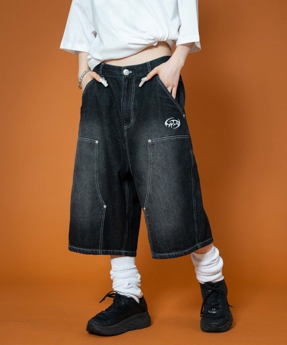 【ウィゴー/WEGO】の【ユニセックス着用ITEM】ダブルニーロゴデニムショーツ インテリア・キッズ・メンズ・レディースファッション・服の通販 founy(ファニー) 　ファッション　Fashion　レディースファッション　Fashion for Women　パンツ　Pants & Trousers　デニムパンツ・ジーンズ・美脚デニム　Denim Jeans & Pants　春　Spring　秋　Autumn　キャップ　Cap, Baseball Cap　グラフィック　Graphic, Graphic Design　シューズ　Shoes, Footwear　ショーツ　Shorts, Short Pants　スマホ　Smartphone, Mobile Device　タンク　Tank Top, Sleeveless Top　デニム　Denim, Jeans Material　トレンド　Trend, Trending Now　ハーフ　Half, Half-Length　バランス　Balance, Style Balance　ビッグ　Big, Oversized　ルーズ　Loose, Oversized　ワーク　Workwear, Utility Style　S/S・春夏　SS, Spring/Summer, Warm Season　新作・新入荷　New Arrivals / New In　おすすめ　Recommended / Our Picks　夏　Summer　デニムブラック|ID: prp329100004603031 ipo3291000000032735142