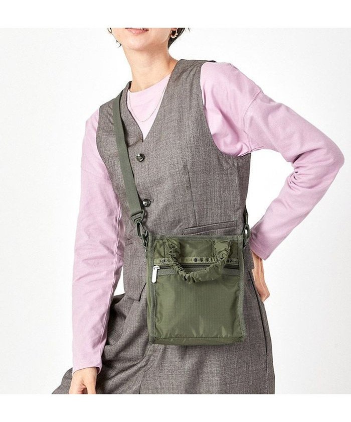 【レスポートサック/LeSportsac】のGH MINI N/S TOTE/ダークオリーブ インテリア・キッズ・メンズ・レディースファッション・服の通販 founy(ファニー) https://founy.com/ ファッション Fashion レディースファッション Fashion for Women バッグ Bags アウトドア Outdoor Clothing ギャザー Gathered, Ruffled 軽量 Lightweight, Ultra Light ショルダー Shoulder, Shoulder Strap シンプル Simple, Minimal スマート Smart, Elegant 財布 Wallet, Purse プリント Print, Printed Pattern ポケット Pocket, Pocket Detail ポーチ Pouch, Small Case 無地 Plain, Solid Color おすすめ Recommended / Our Picks 旅行 Travel |ID: prp329100004603546 ipo3291000000032746573