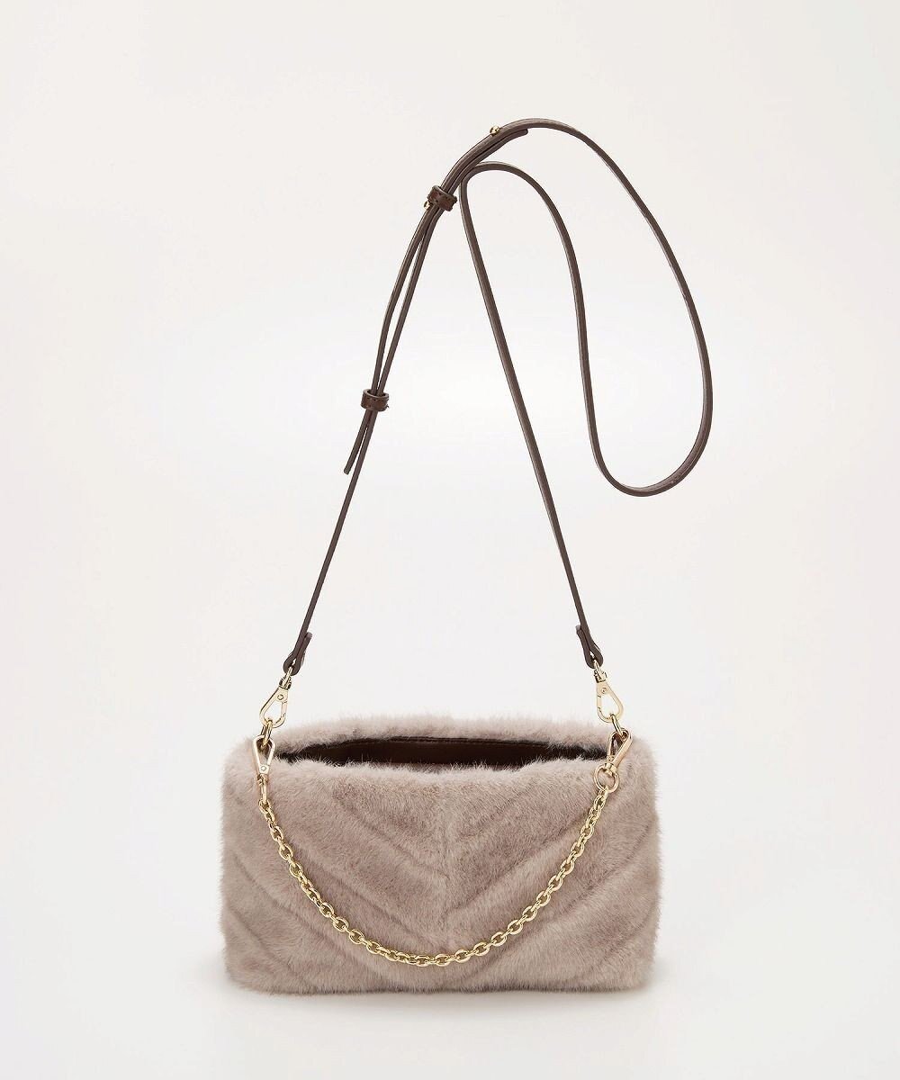 【トプカピ/TOPKAPI】の【TREASURE TOPKAPI】フェイクファー チェーン付き ミニ ショルダー バッグ インテリア・キッズ・メンズ・レディースファッション・服の通販 founy(ファニー) ファッション Fashion レディースファッション Fashion for Women バッグ Bags アクセサリー Fashion Accessories キルティング Quilted, Quilting グラデーション Gradient, Ombre ショルダー Shoulder, Shoulder Strap スマート Smart, Elegant チェーン Chain, Chain Strap ハンカチ Handkerchief, Hanky フェイクファー Faux Fur, Imitation Fur ポケット Pocket, Pocket Detail A/W・秋冬 Autumn/Winter 財布 Wallet, Purse グレー|ID: prp329100004603563 ipo3291000000033672677