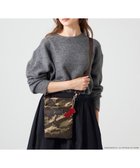 【ラ バガジェリー/LA BAGAGERIE】の【LA BAGAGERIE×HELLO KITTY】リボンチャーム付き スクエアポシェット カーキ|ID: prp329100004605379 ipo3291000000033673544