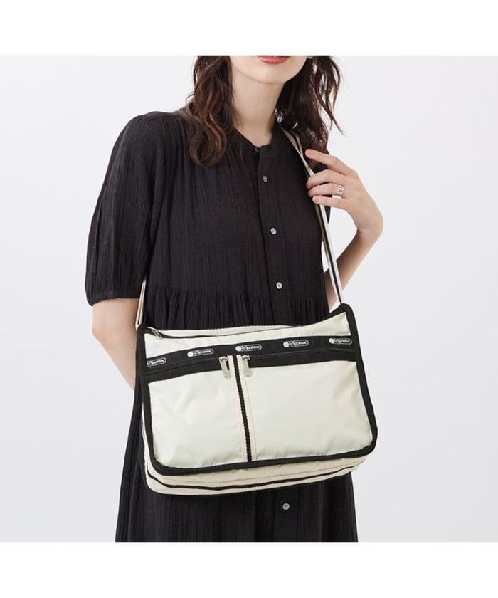 【レスポートサック/LeSportsac】のDELUXE EVERYDAY BAG/スペクテイターサンドバー/ブラック インテリア・キッズ・メンズ・レディースファッション・服の通販 founy(ファニー) https://founy.com/ ファッション Fashion レディースファッション Fashion for Women アウトドア Outdoor Clothing 傘 Umbrella, Parasol 軽量 Lightweight, Ultra Light シンプル Simple, Minimal スポーツ Sports, Activewear トラベル Travel, Travel Gear 手帳 Planner, Notebook 人気 Popular, Best Seller プリント Print, Printed Pattern ポケット Pocket, Pocket Detail ポーチ Pouch, Small Case 旅行 Travel |ID: prp329100004606798 ipo3291000000033145512
