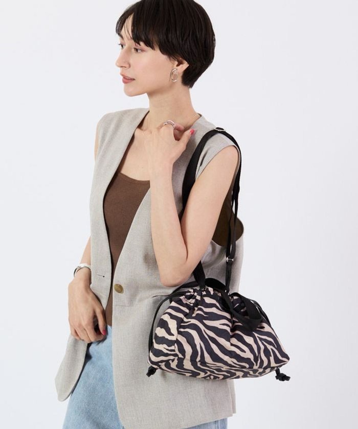 【レスポートサック/LeSportsac】のE/W CITY DRAWSTRING BAG /アップタウンラフィアゼブラ/ブラック インテリア・キッズ・メンズ・レディースファッション・服の通販 founy(ファニー) https://founy.com/ ファッション Fashion レディースファッション Fashion for Women クラシカル Classical, Vintage-Inspired コンパクト Compact, Small Size 巾着 Drawstring Bag, Kinchaku 軽量 Lightweight, Ultra Light 財布 Wallet, Purse フォルム Silhouette, Form ポケット Pocket, Pocket Detail |ID: prp329100004609192 ipo3291000000033621266