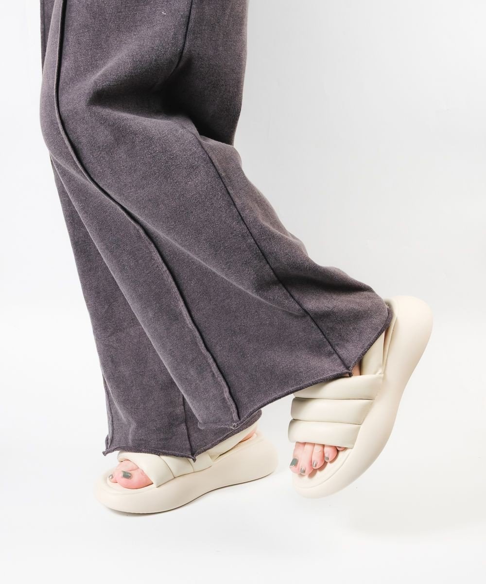 【スティーブマデン/STEVE MADDEN】のHEADWAY バックストラップ厚底パフィーサンダル インテリア・キッズ・メンズ・レディースファッション・服の通販 founy(ファニー) 　ファッション　Fashion　レディースファッション　Fashion for Women　バッグ　Bags　厚底　Platform Shoes　春　Spring　キルティング　Quilted, Quilting　サンダル　Sandals, Summer Shoes　シューズ　Shoes, Footwear　トレンド　Trend, Trending Now　S/S・春夏　SS, Spring/Summer, Warm Season　夏　Summer　ホワイト|ID: prp329100004609305 ipo3291000000033323994