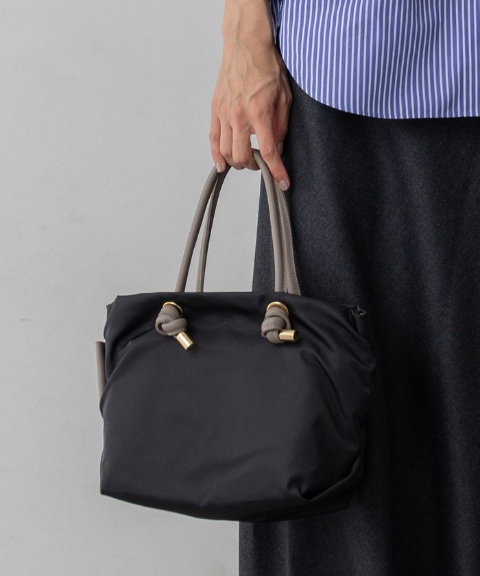 【23区/NIJYUSANKU】のVIOLAd ORO ナイロン トート バッグ インテリア・キッズ・メンズ・レディースファッション・服の通販 founy(ファニー) https://founy.com/ ファッション Fashion レディースファッション Fashion for Women バッグ Bags イタリア Italy 軽量 Lightweight, Ultra Light シンプル Simple, Minimal 定番 Standard, Basic Item リュクス Luxury, Elegant, High-End, Chic A/W・秋冬 Autumn/Winter 冬 Winter / This Winter 2025年 2025 2025-2026秋冬・A/W Autumn/Winter 2025–26 AW25–26 |ID: prp329100004609333 ipo3291000000035769409