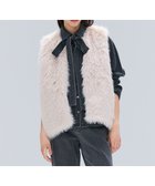 【ベイジ,/BEIGE,】のELSA / フェイクファージレ 人気、トレンドファッション・服の通販 founy(ファニー) ファッション Fashion レディースファッション Fashion for Women アウター Coat / Outerwear Collection トップス・カットソー Cut & Sew Tops ベスト&ジレ / 重ね着スタイル Vests & Gilets 秋 Autumn シンプル Simple, Minimal フランス France, French ベスト Vest, Waistcoat リアル Real, Realistic リュクス Luxury, Elegant, High-End, Chic 冬 Winter / This Winter A/W・秋冬 Autumn/Winter thumbnail Ecru|ID: prp329100004609384 ipo3291000000033066369