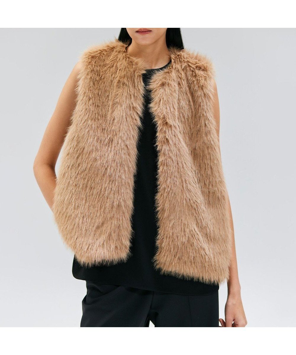 【ベイジ,/BEIGE,】のELSA / フェイクファージレ インテリア・キッズ・メンズ・レディースファッション・服の通販 founy(ファニー) 　ファッション　Fashion　レディースファッション　Fashion for Women　アウター　Coat / Outerwear Collection　トップス・カットソー　Cut & Sew Tops　ベスト&ジレ / 重ね着スタイル　Vests & Gilets　秋　Autumn　シンプル　Simple, Minimal　フランス　France, French　ベスト　Vest, Waistcoat　リアル　Real, Realistic　リュクス　Luxury, Elegant, High-End, Chic　冬　Winter / This Winter　A/W・秋冬　Autumn/Winter　Taupe|ID: prp329100004609384 ipo3291000000033066370