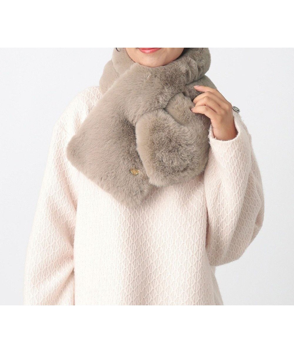 【ムーンバット/MOONBAT】の【FUDGE11月号掲載】PAUL JOE ACCESSOIRES フェイクファービッグマフラー インテリア・キッズ・メンズ・レディースファッション・服の通販 founy(ファニー) 　雑誌掲載アイテム　Magazine Picks & Fashion Features　ファッション雑誌　Fashion Magazines　ファッジ　FUDGE　ファッション　Fashion　レディースファッション　Fashion for Women　マフラー・スヌード / 冬小物の定番　Scarves & Mufflers　アニマル　Animal Print　コレクション　Collection, Seasonal Line　11月号　November Issue　シンプル　Simple, Minimal　スヌード　Snood, Infinity Scarf　雑誌　Magazine, Fashion Magazine　パターン　Pattern, Design Print　フェイクファー　Faux Fur, Imitation Fur　フラワー　Flower, Floral　防寒　Cold Protection, Winter-Ready　マフラー　Scarf, Muffler　モチーフ　Motif, Design Theme　ループ　Loop, Loop Knit　A/W・秋冬　Autumn/Winter　モカブラウン|ID: prp329100004611143 ipo3291000000032996451