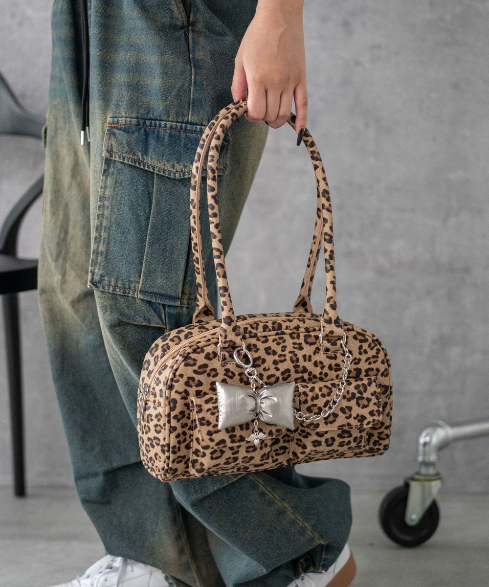 【ウィゴー/WEGO】のチャーム付きチェーンボストンバッグ 人気、トレンドファッション・服の通販 founy(ファニー) 　ファッション　Fashion　レディースファッション　Fashion for Women　バッグ　Bags　アニマル　Animal Print　スマホ　Smartphone, Mobile Device　チェーン　Chain, Chain Strap　チャーム　Charm, Pendant　ヒョウ　Leopard, Animal Print　フロント　Front, Front Design　ボストンバッグ　Boston Bag, Retro Bag　ポケット　Pocket, Pocket Detail　 other-1|ID: prp329100004611277 ipo3291000000033066210