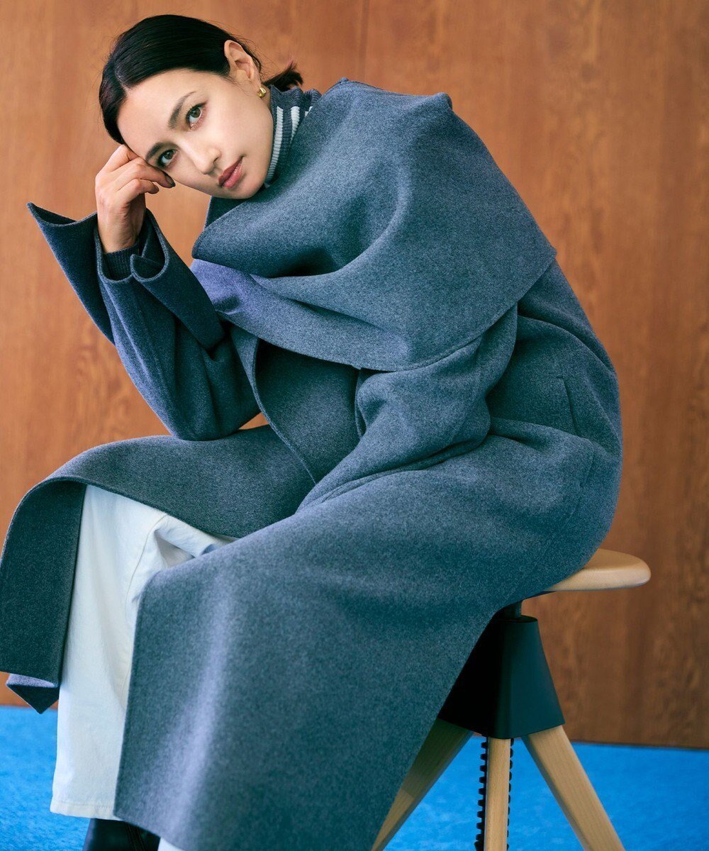 【ベイジ,/BEIGE,】の【Oggi 2月号掲載】GRASSE / ストール付きリバーロングコート インテリア・キッズ・メンズ・レディースファッション・服の通販 founy(ファニー) 　雑誌掲載アイテム　Magazine Picks & Fashion Features　ファッション雑誌　Fashion Magazines　オッジ　Oggi　ファッション　Fashion　レディースファッション　Fashion for Women　アウター　Coat / Outerwear Collection　コート・ロングコート・ピーコート　Long Coats, Peacoats & More　レディースジャケット・軽アウター　Jackets　グラス　Glass, Eyewear　ジャケット　Jacket, Outerwear　ストール　Stole, Wrap　スリット　Slit, Slit Detail　雑誌　Magazine, Fashion Magazine　2月号　February Issue, Feb. Edition　ロング　Long, Long-Length　A/W・秋冬　Autumn/Winter　おすすめ　Recommended / Our Picks　ビジネス 仕事 通勤　Business / Work / Commuting　Md Gray|ID: prp329100004612274 ipo3291000000033682495
