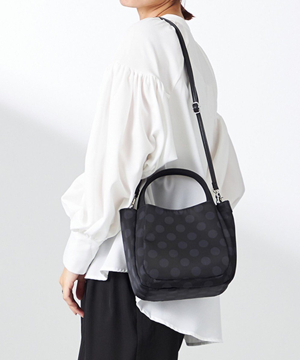 【イザック/Y'SACCS】の木村多江×Y SACCS Polka Dots ミニバッグ インテリア・キッズ・メンズ・レディースファッション・服の通販 founy(ファニー) 　雑誌掲載アイテム　Magazine Picks & Fashion Features　ファッション雑誌　Fashion Magazines　オトナノオシャレテチョウ　大人のおしゃれ手帖　ファッション　Fashion　レディースファッション　Fashion for Women　バッグ　Bags　11月号　November Issue　スマート　Smart, Elegant　雑誌　Magazine, Fashion Magazine　ドット　Polka Dot, Dot Pattern　ポケット　Pocket, Pocket Detail　マグネット　Magnet, Magnetic Closure　ブラック×グレー|ID: prp329100004613774 ipo3291000000033030967