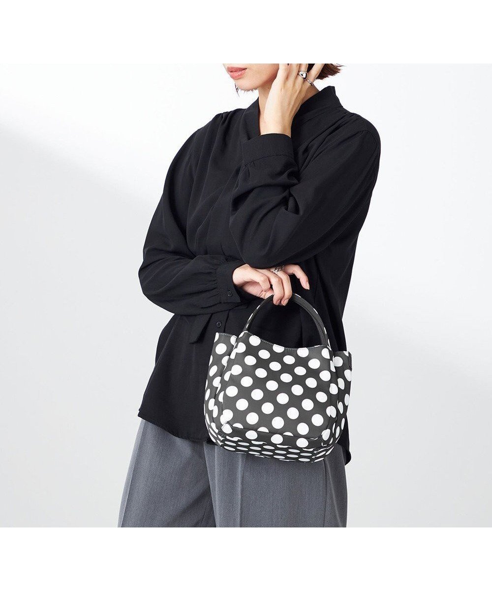 【イザック/Y'SACCS】の木村多江×Y SACCS Polka Dots ミニバッグ インテリア・キッズ・メンズ・レディースファッション・服の通販 founy(ファニー) 　雑誌掲載アイテム　Magazine Picks & Fashion Features　ファッション雑誌　Fashion Magazines　オトナノオシャレテチョウ　大人のおしゃれ手帖　ファッション　Fashion　レディースファッション　Fashion for Women　バッグ　Bags　11月号　November Issue　スマート　Smart, Elegant　雑誌　Magazine, Fashion Magazine　ドット　Polka Dot, Dot Pattern　ポケット　Pocket, Pocket Detail　マグネット　Magnet, Magnetic Closure　グレー×ホワイト|ID: prp329100004613774 ipo3291000000033030968