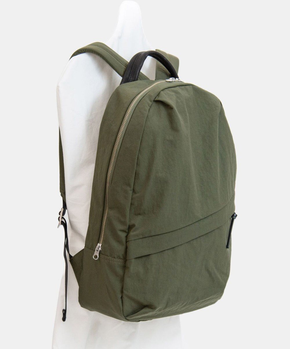 【ニジュウ カノウ/NIZYU KANO】のLIGHT NYLONリュック Mサイズ インテリア・キッズ・メンズ・レディースファッション・服の通販 founy(ファニー) ファッション Fashion レディースファッション Fashion for Women バッグ Bags 軽量 Lightweight, Ultra Light ショルダー Shoulder, Shoulder Strap シンプル Simple, Minimal ポケット Pocket, Pocket Detail メタル Metal, Metal Parts メッシュ Mesh, Net Fabric リュック Backpack, Rucksack 旅行 Travel ビジネス 仕事 通勤 Business / Work / Commuting カーキ|ID: prp329100004614149 ipo3291000000034246493