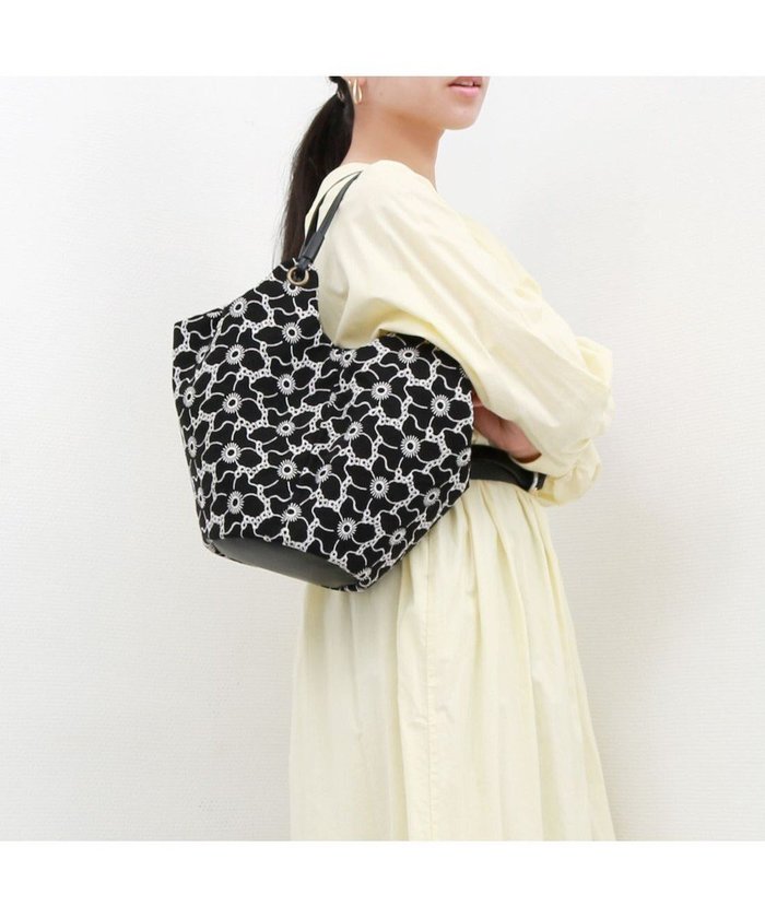 【アンビリオン/UNBILLION】のカシュカシュ cachecache / バケツ刺繍トートバッグ インテリア・キッズ・メンズ・レディースファッション・服の通販 founy(ファニー) https://founy.com/ ファッション Fashion レディースファッション Fashion for Women バッグ Bags カラフル Colorful Design 傘 Umbrella, Parasol 財布 Wallet, Purse ハンド Hand, Handmade バケツ Bucket, Bucket Style ポーチ Pouch, Small Case ミックス Mix, Mixed Style モチーフ Motif, Design Theme 再入荷 Restock / Back in Stock |ID: prp329100004614436 ipo3291000000035732043