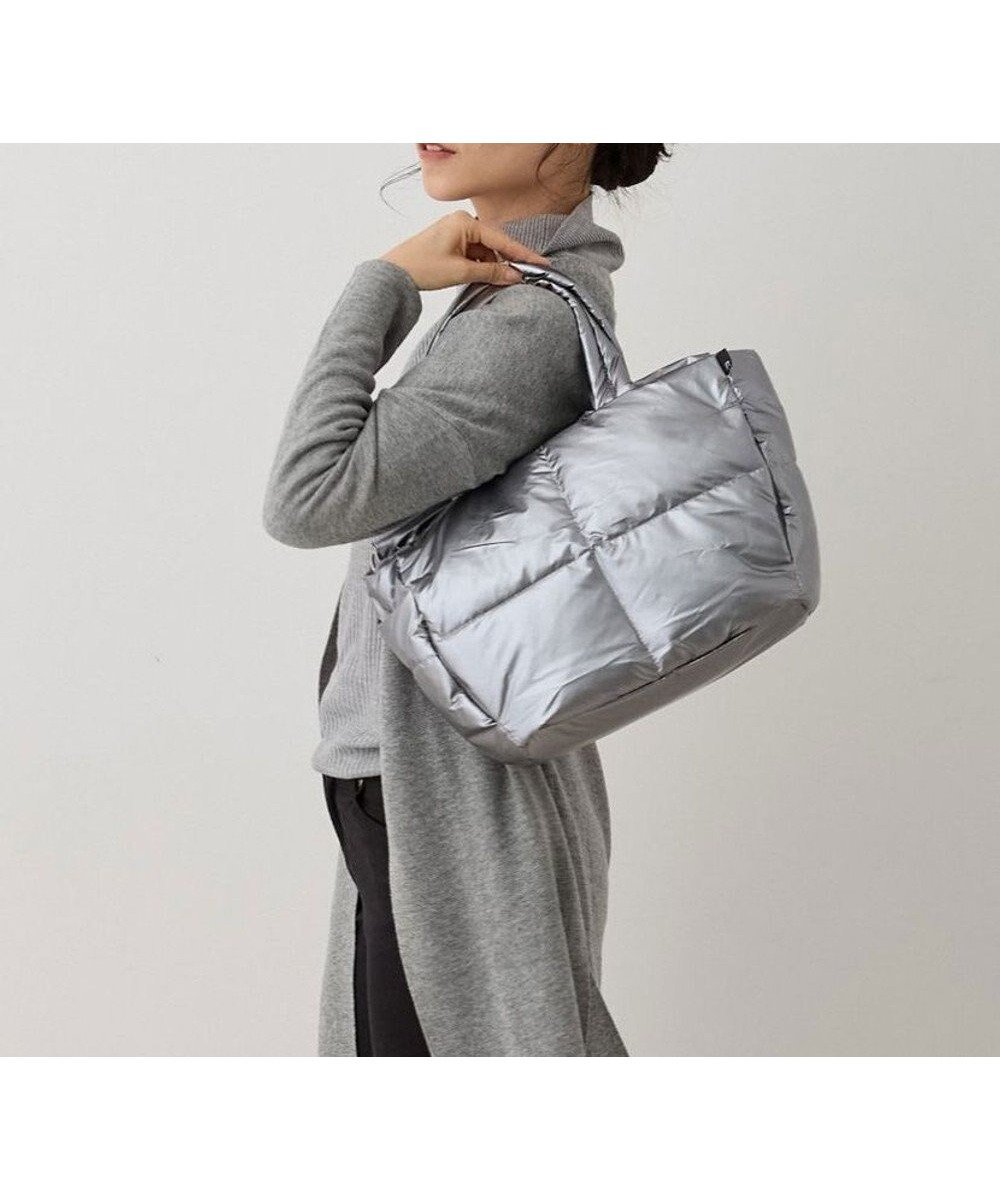 【ルートート/ROOTOTE】の1338【軽量】フェザールー.デリ.ルートートカロ-B インテリア・キッズ・メンズ・レディースファッション・服の通販 founy(ファニー) 　ファッション　Fashion　レディースファッション　Fashion for Women　バッグ　Bags　インナー　Innerwear　キルティング　Quilted, Quilting　軽量　Lightweight, Ultra Light　ショルダー　Shoulder, Shoulder Strap　スタイリッシュ　Stylish, Fashionable　ストール　Stole, Wrap　スポーツ　Sports, Activewear　スマホ　Smartphone, Mobile Device　スマート　Smart, Elegant　フェザー　Feather, Feather Detail　フラット　Flat, Flat Shoes　ボンディング　Bonding, Bonded Fabric　ポケット　Pocket, Pocket Detail　新作・新入荷　New Arrivals / New In　ビジネス 仕事 通勤　Business / Work / Commuting　01:シルバー|ID: prp329100004615133 ipo3291000000033671404