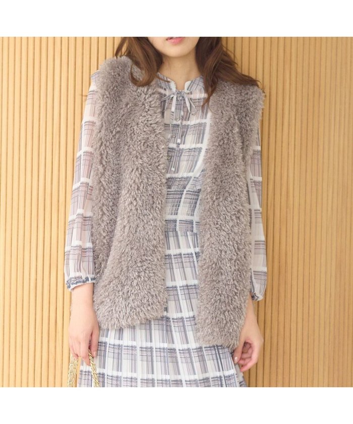 【フェルゥ/Feroux】のプードルファーベスト インテリア・キッズ・メンズ・レディースファッション・服の通販 founy(ファニー) https://founy.com/ ファッション Fashion レディースファッション Fashion for Women アウター Coat / Outerwear Collection トップス・カットソー Cut & Sew Tops ベスト&ジレ / 重ね着スタイル Vests & Gilets シンプル Simple, Minimal トレンド Trend, Trending Now フェイクファー Faux Fur, Imitation Fur ベスト Vest, Waistcoat 秋 Autumn A/W・秋冬 Autumn/Winter |ID: prp329100004615138 ipo3291000000033682503