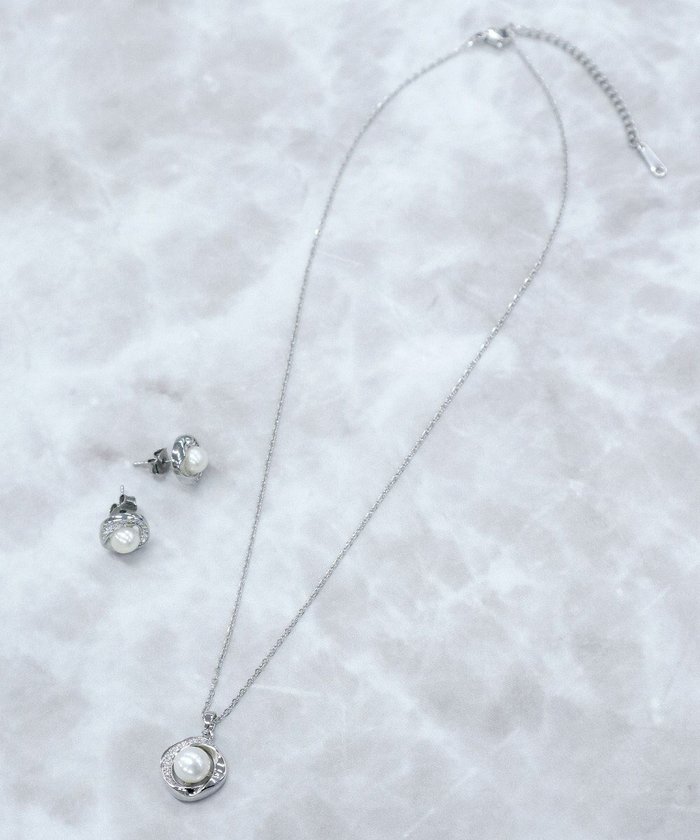 【ティアクラッセ/Tiaclasse】の【金属アレルギー対応】淡水パールピアス&ネックレス インテリア・キッズ・メンズ・レディースファッション・服の通販 founy(ファニー) https://founy.com/ ファッション Fashion レディースファッション Fashion for Women ジュエリー Jewelry ネックレス Necklaces & Pendants アクセサリー Fashion Accessories オケージョン Occasion Wear カーディガン Cardigan, Knitwear シルバー Silver, Metallic Silver ストーン Stone, Gem-Like チェーン Chain, Chain Strap チュニック Tunic, Long Top ツイスト Tweed, Tweed Fabric ネックレス Necklace, Pendant Necklace パール Pearl, Pearl Accent モチーフ Motif, Design Theme 再入荷 Restock / Back in Stock エレガント 上品 Elegant 新作・新入荷 New Arrivals / New In |ID: prp329100004615295 ipo3291000000033052750