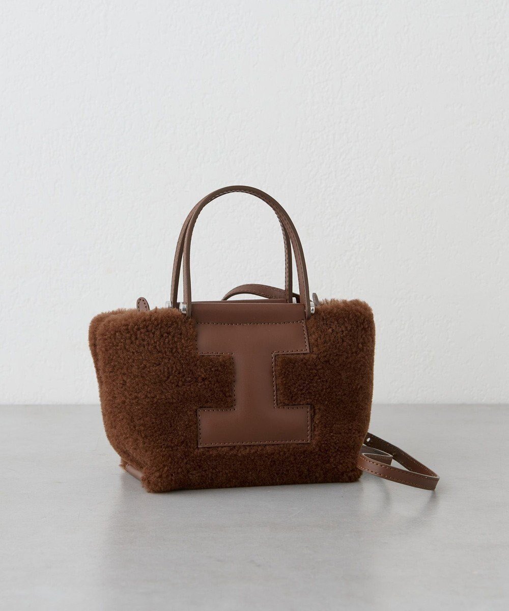 【イアクッチ/IACUCCI】のソルベット XS MONTONE/RUGA インテリア・キッズ・メンズ・レディースファッション・服の通販 founy(ファニー) 　ファッション　Fashion　レディースファッション　Fashion for Women　バッグ　Bags　アクセサリー　Fashion Accessories　コレクション　Collection, Seasonal Line　コンパクト　Compact, Small Size　チャーム　Charm, Pendant　人気　Popular, Best Seller　ポーチ　Pouch, Small Case　ムートン　Shearling, Mouton　冬　Winter / This Winter　A/W・秋冬　Autumn/Winter　おすすめ　Recommended / Our Picks　旅行　Travel　エレガント 上品　Elegant　2025年　2025　2025-2026秋冬・A/W　Autumn/Winter 2025–26 AW25–26　ブラウン|ID: prp329100004615300 ipo3291000000033052775