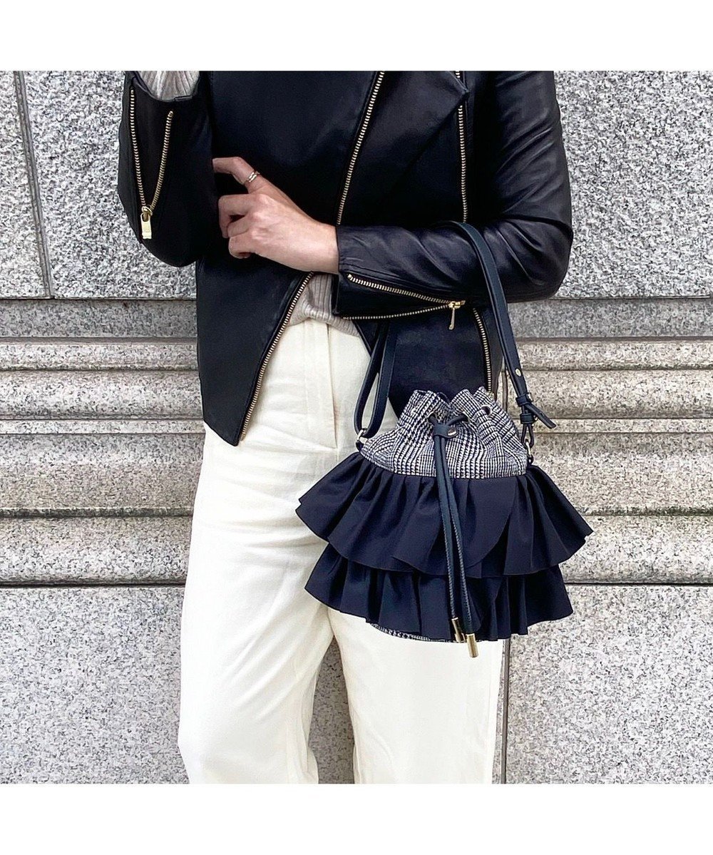 【ラ バガジェリー/LA BAGAGERIE】の【インスタグラマー chiyoさん×LA BAGAGERIE】フリルバケットバッグ インテリア・キッズ・メンズ・レディースファッション・服の通販 founy(ファニー) ファッション Fashion レディースファッション Fashion for Women バッグ Bags コンパクト Compact, Small Size ショルダー Shoulder, Shoulder Strap シンプル Simple, Minimal 財布 Wallet, Purse チェック Check, Plaid, Tartan ハンカチ Handkerchief, Hanky フリル Frill, Ruffle ベーシック Basic, Essential ポケット Pocket, Pocket Detail ポーチ Pouch, Small Case ラップ Wrap, Wrap Design グレー|ID: prp329100004617643 ipo3291000000034255959