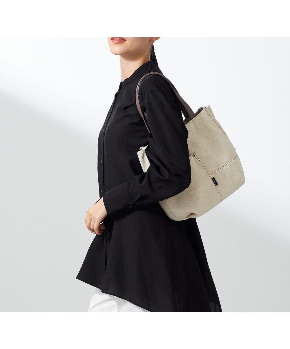 【イザック/Y'SACCS】のデニムトートバッグ Sサイズ インテリア・キッズ・メンズ・レディースファッション・服の通販 founy(ファニー) ファッション Fashion レディースファッション Fashion for Women バッグ Bags シンプル Simple, Minimal スマート Smart, Elegant デニム Denim, Jeans Material ポケット Pocket, Pocket Detail アイボリー|ID: prp329100004618937 ipo3291000000033630412