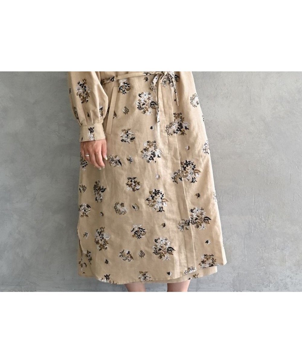 【ムーク/muuc】の〈2WAY〉〈コットン×リネン〉〈高品質なドライタッチ生地〉〈遠州織物の工場で織られた上質なコットン生地〉野小花刺繍 羽織り&ワンピースドレス インテリア・キッズ・メンズ・レディースファッション・服の通販 founy(ファニー) 　ファッション　Fashion　レディースファッション　Fashion for Women　ワンピース　Dresses　フォーマル・パーティードレス・結婚式用ドレス　Elegant & Casual Dresses　春　Spring　キャンバス　Canvas, Canvas Fabric　ドレス　Dress, One-Piece　定番　Standard, Basic Item　手編み　Hand-Knitted, Handmade Knit　パターン　Pattern, Design Print　リネン　Linen, Linen Fabric　S/S・春夏　SS, Spring/Summer, Warm Season　再入荷　Restock / Back in Stock　夏　Summer　ベージュ|ID: prp329100004619189 ipo3291000000033124654