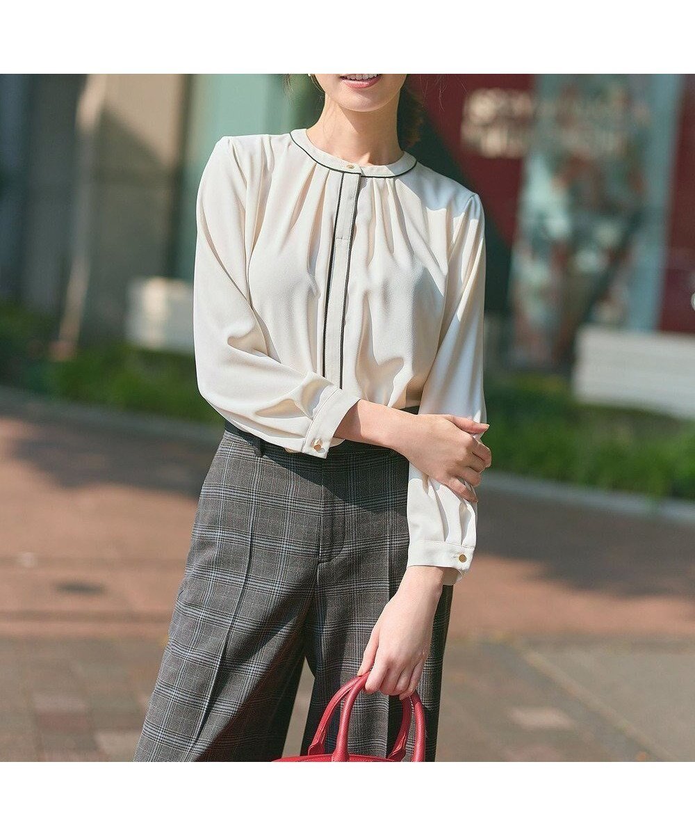 【エニィ スィス/any SiS】のフロントタックバイカラー ブラウス インテリア・キッズ・メンズ・レディースファッション・服の通販 founy(ファニー) 　ファッション　Fashion　レディースファッション　Fashion for Women　トップス・カットソー　Cut & Sew Tops　シャツ・ブラウス・オフィスカジュアル　Elegant Blouses & Button-Ups　ウォッシャブル　Machine Washable　ジョーゼット　Georgette, Semi-Sheer Fabric　スリット　Slit, Slit Detail　デニム　Denim, Jeans Material　定番　Standard, Basic Item　ボトム　Bottoms, Lower Wear　ワイド　Wide, Wide Fit　A/W・秋冬　Autumn/Winter　おすすめ　Recommended / Our Picks　エレガント 上品　Elegant　新作・新入荷　New Arrivals / New In　ビジネス 仕事 通勤　Business / Work / Commuting　アイボリー×ブラック|ID: prp329100004619504 ipo3291000000035673700