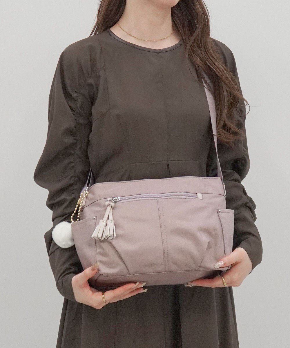 【エースバッグズアンドラゲッジ/ACE BAGS & LUGGAGE】のkanana project collection タッセル-e ショルダーバッグ 横 68872 インテリア・キッズ・メンズ・レディースファッション・服の通販 founy(ファニー) 　ファッション　Fashion　レディースファッション　Fashion for Women　軽量　Lightweight, Ultra Light　タッセル　Tassel, Fringe　チャーム　Charm, Pendant　フェイクレザー　Faux Leather, PU Leather　フロント　Front, Front Design　ポケット　Pocket, Pocket Detail　モチーフ　Motif, Design Theme　リュック　Backpack, Rucksack　再入荷　Restock / Back in Stock　新作・新入荷　New Arrivals / New In　旅行　Travel　スーツケース キャリーケース　Suitcase / Carry Case　エレガント 上品　Elegant　ギフト プレゼント　Gift / Present　モーヴピンク|ID: prp329100004619529 ipo3291000000033128623