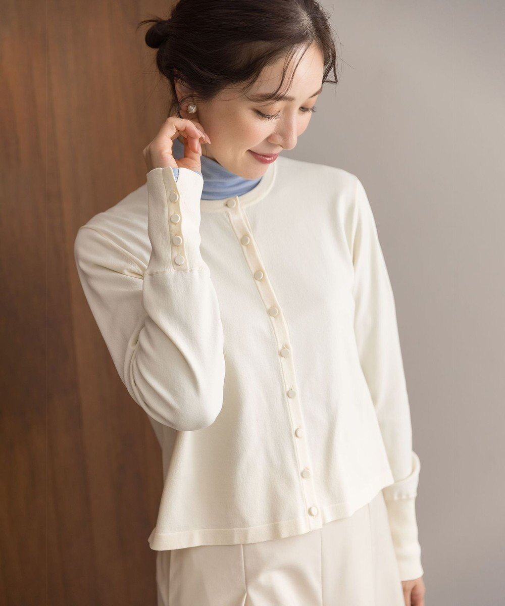 【組曲/KUMIKYOKU】のクルミボタン ニットカーディガン インテリア・キッズ・メンズ・レディースファッション・服の通販 founy(ファニー) 　ファッション　Fashion　レディースファッション　Fashion for Women　トップス・カットソー　Cut & Sew Tops　ニット　Knit Tops & Sweaters　カーディガン・羽織り　Layered Style Cardigans　アンサンブル　Ensemble Set　インナー　Innerwear　秋　Autumn　カーディガン　Cardigan, Knitwear　シンプル　Simple, Minimal　ジャケット　Jacket, Outerwear　ストレッチ　Stretch, Stretchy Fabric　ドッキング　Docking, Mixed Material　定番　Standard, Basic Item　ボックス　Boxy, Box Shape　半袖　Short Sleeve, Half Sleeve　A/W・秋冬　Autumn/Winter　夏　Summer　エレガント 上品　Elegant　ホワイト系|ID: prp329100004620441 ipo3291000000035546332