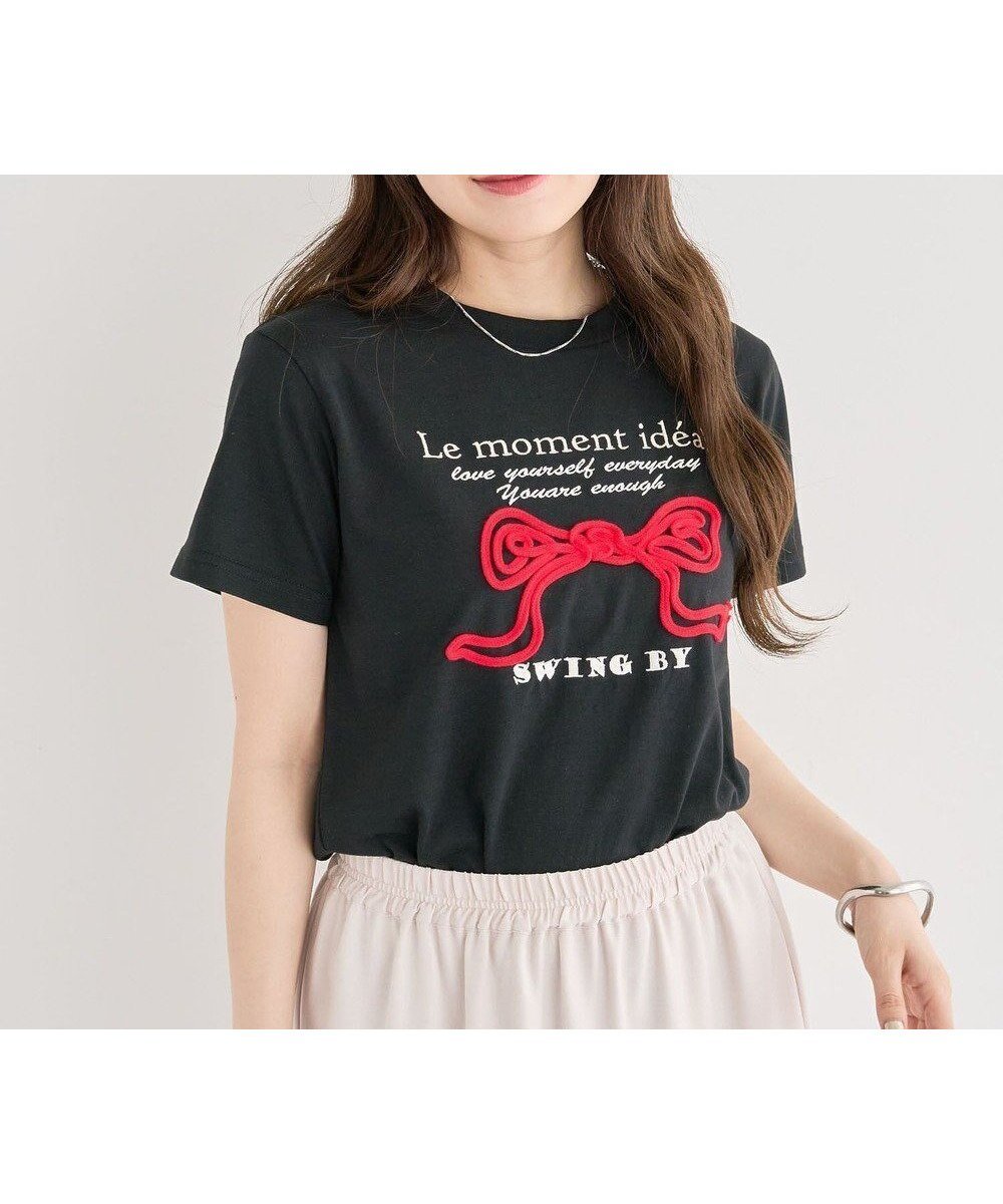 【グリーンパークス/Green Parks】の・swing by リボンモチーフコード刺繍TEE インテリア・キッズ・メンズ・レディースファッション・服の通販 founy(ファニー) 　ファッション　Fashion　レディースファッション　Fashion for Women　トップス・カットソー　Cut & Sew Tops　シャツ・ブラウス・オフィスカジュアル　Elegant Blouses & Button-Ups　ロングTシャツ・Tシャツ　Longline T-Shirts & Tees　カットソー・ベーシックTシャツ　Cut-and-Sewn Tops / Stretch Tees & Basics　おすすめ　Recommended / Our Picks　カットソー　Cut and Sewn Top　フィット　Fit, Slim Fit　ボトム　Bottoms, Lower Wear　ポケット　Pocket, Pocket Detail　モチーフ　Motif, Design Theme　リボン　Ribbon, Bow　A/W・秋冬　Autumn/Winter　Black|ID: prp329100004620489 ipo3291000000033144418