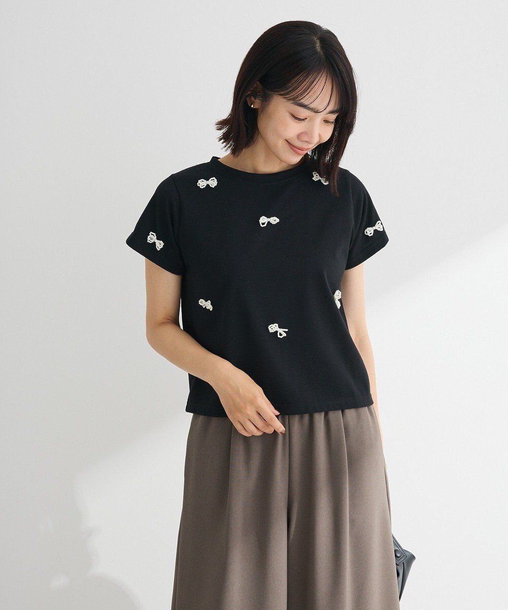 【グリーンパークス/Green Parks】の・swing by パールリボンモチーフTEE インテリア・キッズ・メンズ・レディースファッション・服の通販 founy(ファニー) 　ファッション　Fashion　レディースファッション　Fashion for Women　トップス・カットソー　Cut & Sew Tops　シャツ・ブラウス・オフィスカジュアル　Elegant Blouses & Button-Ups　ロングTシャツ・Tシャツ　Longline T-Shirts & Tees　カットソー・ベーシックTシャツ　Cut-and-Sewn Tops / Stretch Tees & Basics　おすすめ　Recommended / Our Picks　カットソー　Cut and Sewn Top　コンパクト　Compact, Small Size　トレンド　Trend, Trending Now　パール　Pearl, Pearl Accent　フォルム　Silhouette, Form　ベーシック　Basic, Essential　ボトム　Bottoms, Lower Wear　ポケット　Pocket, Pocket Detail　リボン　Ribbon, Bow　ワイド　Wide, Wide Fit　A/W・秋冬　Autumn/Winter　Black|ID: prp329100004620581 ipo3291000000033145271
