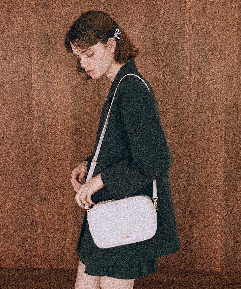 【メゾンドフルール/Maison de FLEUR】のリボンキルティングスクエアポシェット 人気、トレンドファッション・服の通販 founy(ファニー) 　ファッション　Fashion　レディースファッション　Fashion for Women　ガーリー　Girly, Feminine Style　キルティング　Quilted, Quilting　コンパクト　Compact, Small Size　スクエア　Square, Square Shape　フォルム　Silhouette, Form　ポケット　Pocket, Pocket Detail　ポシェット　Pochette, Mini Bag　リボン　Ribbon, Bow　 other-1|ID: prp329100004620583 ipo3291000000033145305