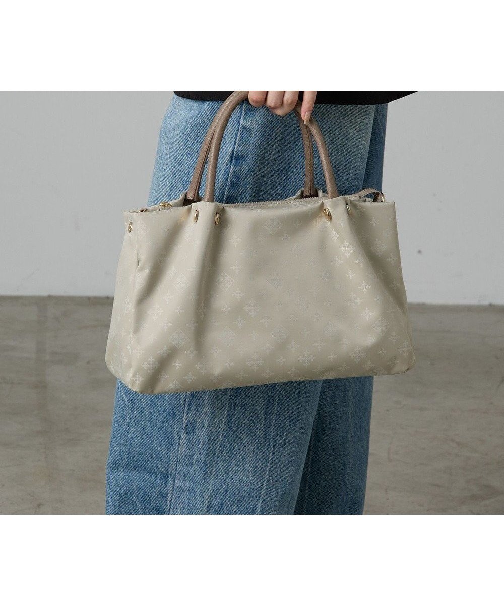 【ラシット/russet】の【2025AW】三層2wayトートバッグ S(CE-1580) インテリア・キッズ・メンズ・レディースファッション・服の通販 founy(ファニー) 　ファッション　Fashion　レディースファッション　Fashion for Women　バッグ　Bags　コンパクト　Compact, Small Size　サテン　Satin, Glossy Fabric　ショルダー　Shoulder, Shoulder Strap　財布　Wallet, Purse　手帳　Planner, Notebook　ポケット　Pocket, Pocket Detail　ポーチ　Pouch, Small Case　マグネット　Magnet, Magnetic Closure　再入荷　Restock / Back in Stock　おすすめ　Recommended / Our Picks　日本製　Made In Japan　エレガント 上品　Elegant　ビジネス 仕事 通勤　Business / Work / Commuting　2025年　2025　2025-2026秋冬・A/W　Autumn/Winter 2025–26 AW25–26　Ecru|ID: prp329100004621640 ipo3291000000033689721