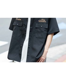 【ウィゴー/WEGO】の【ユニセックス着用ITEM】刺繍ロゴツイルワークシャツ 人気、トレンドファッション・服の通販 founy(ファニー) ファッション Fashion レディースファッション Fashion for Women トップス・カットソー Cut & Sew Tops シャツ・ブラウス・オフィスカジュアル Elegant Blouses & Button-Ups 春 Spring カーゴパンツ Cargo Pants, Utility Pants スマホ Smartphone, Mobile Device ツイル Twist, Twisted Detail トレンド Trend, Trending Now ハーフ Half, Half-Length フラップ Flap, Flap Pocket フロント Front, Front Design ベーシック Basic, Essential ボックス Boxy, Box Shape ポケット Pocket, Pocket Detail 半袖 Short Sleeve, Half Sleeve ミニスカート Mini Skirt, Short Skirt ワイド Wide, Wide Fit S/S・春夏 SS, Spring/Summer, Warm Season 新作・新入荷 New Arrivals / New In おすすめ Recommended / Our Picks 夏 Summer |ID:prp329100004622331