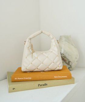 【アースミュージックアンドエコロジー/earth music&ecology】のスタッズキルトバッグ 人気、トレンドファッション・服の通販 founy(ファニー) ファッション Fashion レディースファッション Fashion for Women バッグ Bags おすすめ Recommended / Our Picks キルティング Quilted, Quilting ショルダー Shoulder, Shoulder Strap トレンド Trend, Trending Now エレガント 上品 Elegant |ID:prp329100004623639